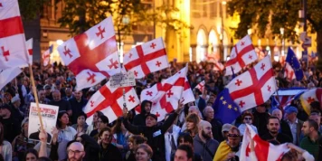 Géorgie : des milliers de manifestants pro-européens dans la capitale pour le jour de l’indépendance