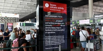 En Sicile, l’éruption de l’Etna provoque l’annulation de plus de 1 000 vols à l’aéroport de Catane et bloque des dizaines de milliers de voyageurs