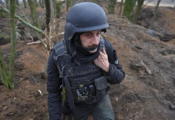 Guerre en Ukraine : le photojournaliste français Antoni Lallican décoré de la Légion d’honneur à titre posthume