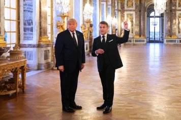 Accord avec l’Iran : comment Emmanuel Macron a mis en scène le fiasco de Donald Trump
