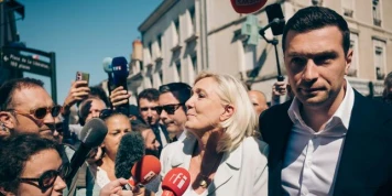 Présidentielle 2027 : le RN se divise sur le voile, Marine Le Pen envisage un référendum