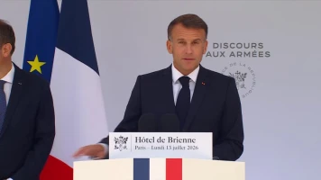 Emmanuel Macron affirme que la France est prête à défendre "la liberté et le droit", "au prix du sang s'il le faut"