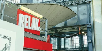 En gare, le monopole des Relay du groupe Bolloré de plus en plus contesté