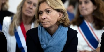 La justice déclare illégale l’édition de manuels scolaires numériques par la région Ile-de-France