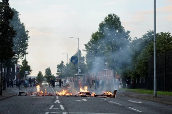 «Nous ne nous soumettrons jamais» : après la terrible attaque au couteau de Belfast, l’Irlande du Nord s’enflamme contre les immigrés
