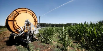 Loi d’urgence agricole : accord parlementaire pour favoriser la réintroduction de pesticides interdits et le stockage de l’eau