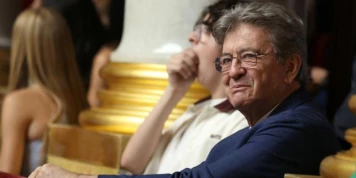 Présidentielle 2027 : Jean-Luc Mélenchon présente son projet d’« écorégions » pour remplacer les régions actuelles et « introduire l’eau dans le débat »