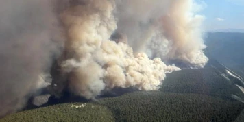 Déjà 3 millions d’hectares ravagés par les flammes au Canada, confronté à une saison des feux de forêt « intense »