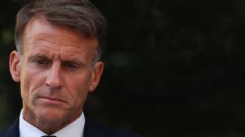 Incendies : Emmanuel Macron déclare que "les mêmes dispositifs" annoncés pour venir en aide aux sinistrés en Gironde "seront mis en place" dans le Var