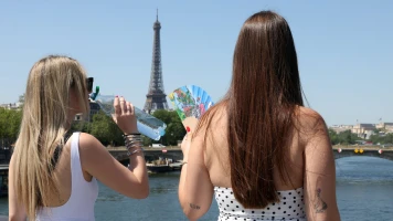 Canicule : avec des 30 °C voire 35 °C de plus en plus fréquents, Paris devient-il une ville méditerranéenne ?