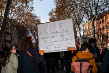 « Les vies scolaires sont asphyxiées par le manque de moyens » : précarité, bas salaires, manque d’effectifs… Pourquoi les surveillants de collèges et lycées sont en grève