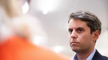 "Une course contre la montre a démarré" : Gabriel Attal appelle à un référendum sur l'interdiction des réseaux aux moins de 15 ans