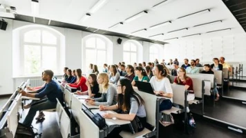 Les étudiants issus de familles aristocratiques surreprésentés dans les grandes écoles françaises