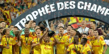 Le RC Lens remporte le premier Trophée des champions de son histoire face au PSG