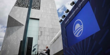 Barack Obama a inauguré son centre présidentiel à Chicago en présence de Joe Biden, Bill Clinton et George W. Bush