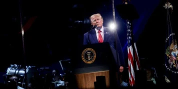 250 ans des Etats-Unis : Donald Trump vante l’Amérique et fustige les « communistes » au terme d’une célébration chaotique