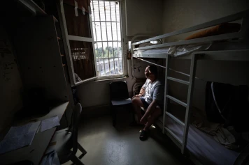 En prison, un été insoutenable entre canicule et surpopulation : « Même les animaux sont mieux traités que nous »