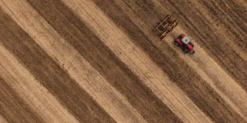 Sécheresse et canicules : les agriculteurs, qui font face à une « catastrophe climatique » inédite, ont besoin « de milliards d’euros » d’aides, selon la FNSEA