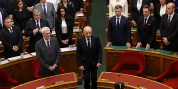 En Hongrie, le président pro-Orban annonce qu’il signera la réforme constitutionnelle actant la fin de son mandat