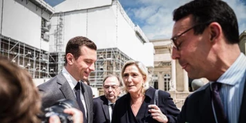 Jordan Bardella rompt avec la ligne de Marine Le Pen sur les retraites et suscite l’incompréhension au sein du RN