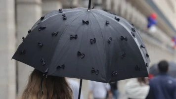 « C’est toujours bon à prendre ! » : la pluie revient (un peu) ce week-end, découvrez les régions les plus touchées