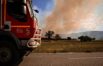Incendies : Face au feu, les pompiers ont-ils le droit de pomper l’eau de votre piscine ?