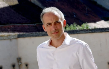 Présidentielle 2027 : Raphaël Glucksmann accuse les services russes de tentative de déstabilisation