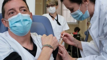 « Il y a urgence ! » : pourquoi la vaccination contre la grippe devrait bientôt être obligatoire pour les soignants