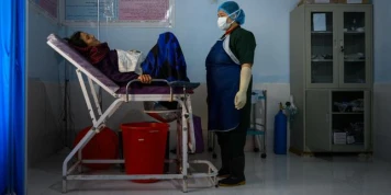 « Quand on leur dit que les grossesses doivent faire l’objet d’un suivi médical, les talibans ricanent » : la santé des femmes mise en danger en Afghanistan