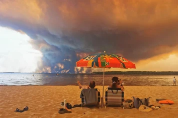 « J’ai tout de suite vu ce couple » : cette photo marquante des incendies en Gironde racontée par son auteur
