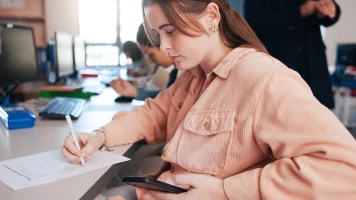 «C’est un phénomène massif» : la triche généralisée à l’IA frappe de plein fouet les lycées français