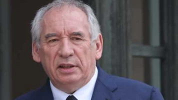 "C'est n'importe quoi" : la proposition de primaire "du PS aux gaullistes" de François Bayrou décriée à l'unanimité