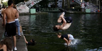 Canicule à Paris : la baignade autorisée dès mercredi dans le canal Saint-Martin