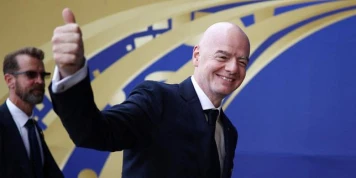 La FIFA veut s’ouvrir aux investisseurs privés, l’UEFA l’accuse de « vendre le football »