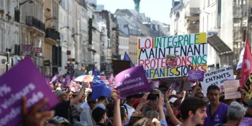 Violences sexuelles : des milliers de manifestants réclament une « loi-cadre intégrale »