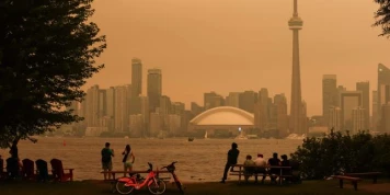 Au Canada, Toronto suffoque sous la fumée des feux de forêt et enregistre l’une des pires qualités de l’air au monde