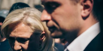 « Il a la vie devant lui » : après un an à penser à l’Elysée, Jordan Bardella ramené à sa condition de numéro deux