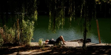« Juillet et août étaient les mois de la légèreté » : quand la répétition des canicules chasse l’insouciance estivale