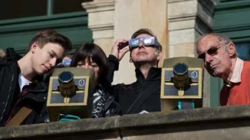 "On ne profite pas du spectacle de la même manière" : observer l'éclipse à 99% plutôt qu'à 100%, c'est le jour et la nuit !