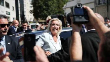 Présidentielle 2027 : Elon Musk voit en Marine Le Pen "le dernier espoir de la France", plusieurs responsables politiques dénoncent son ingérence dans la campagne