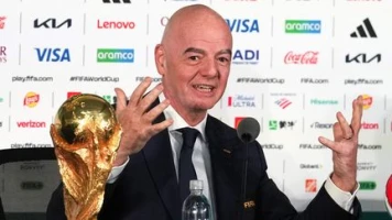 "Le symbole des dérives et de la corruption" : les multiples appels à la démission peuvent-ils faire vaciller le président de la Fifa après l'affaire Balogun ?