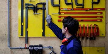 L’apprentissage, symbole de la crise de l’emploi, poursuit son recul