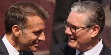 Emmanuel Macron remet la Légion d’honneur à Keir Starmer