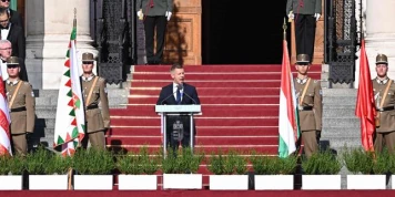 En Hongrie, la télévision publique reprend ses journaux d’information après 44 jours d’une interruption décidée par Péter Magyar, successeur de Viktor Orban