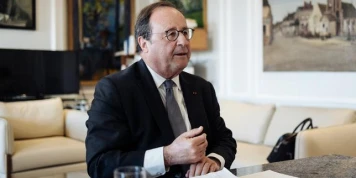 Présidentielle 2027 : l’éventuelle candidature de François Hollande scrutée par le bloc central