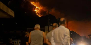 Incendie en Croatie : plus de 2 000 évacués, au moins un mort et 40 blessés sur la côte Adriatique, le pays en état d’alerte