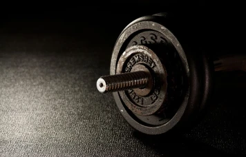 Une championne du monde de powerlifting perd son titre à cause d’un pareur raciste