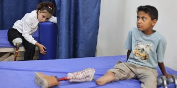 « Sa prothèse lui fait mal, mais il supporte pour ne pas montrer qu’il est différent » : à Gaza, le traumatisme des enfants mutilés de guerre