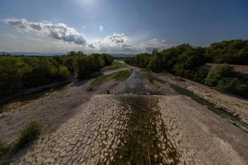 Sécheresse : « Nous n’avons jamais observé cela en France », pourquoi les stocks d’eau accumulés en hiver ne suffisent plus cet été ?