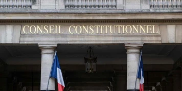 Interdiction des réseaux sociaux aux moins de 15 ans : le Conseil constitutionnel inflige un camouflet à l’exécutif